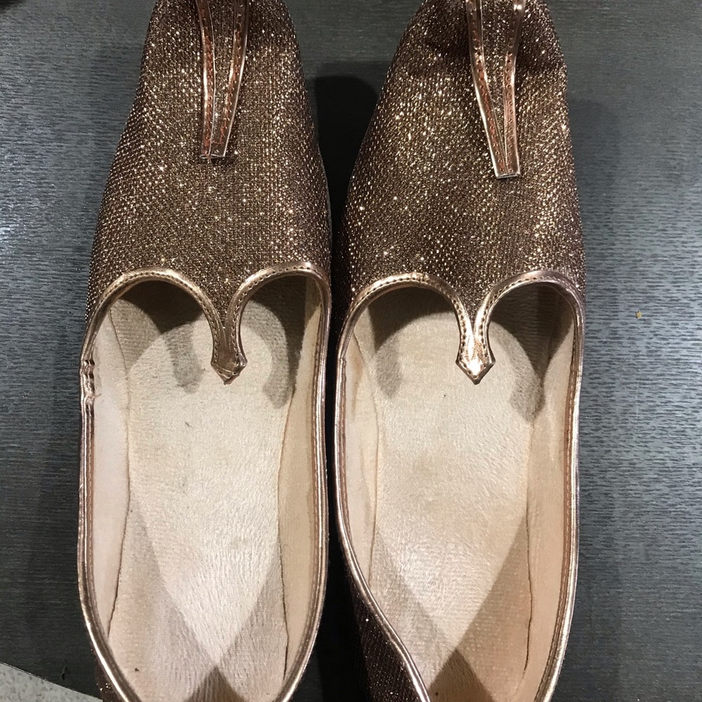 Man Indian dress shoes jutti